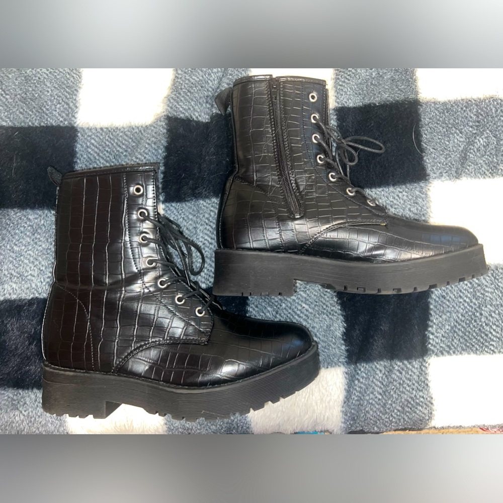 Pretty Little Thing Combat Boots 😍
